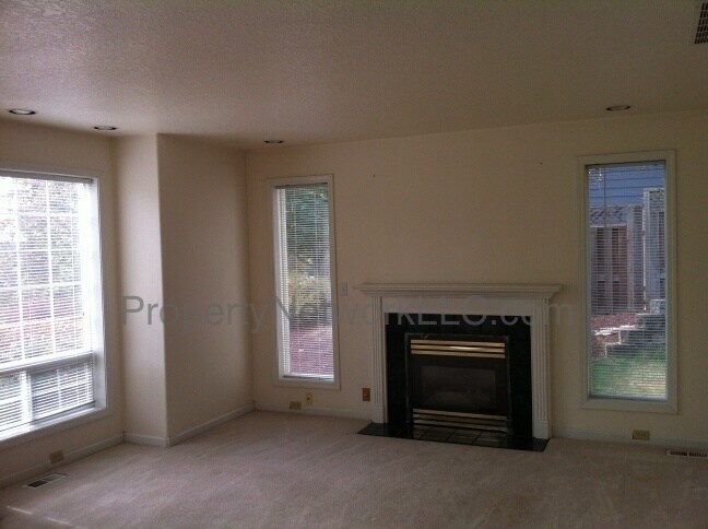 Building Photo - Great 4 Bedroom Home in Clackamas