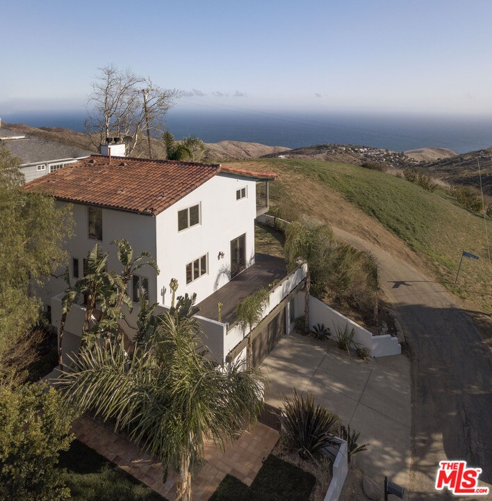 Primary Photo - 1912 Lookout Rd