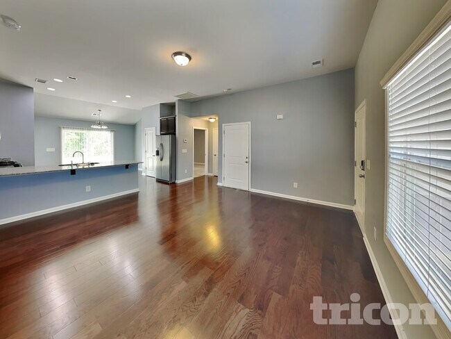 Building Photo - 474 Finch Ln