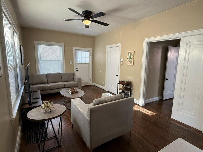 Foto del edificio - 2207 McCausland Ave