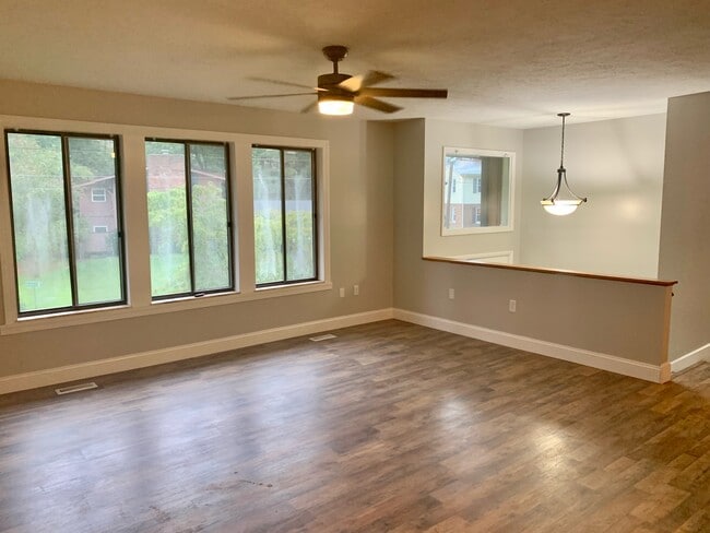Building Photo - 5461 Shawnee Cir