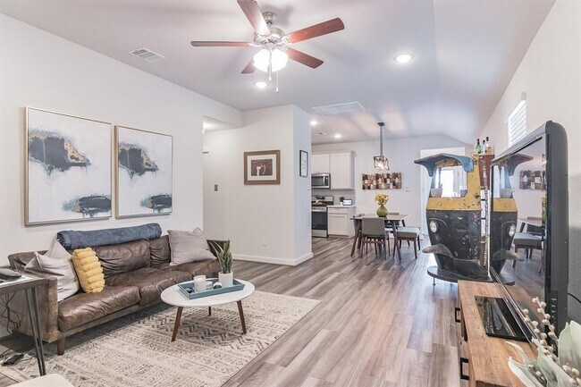 Foto del edificio - 105 Earl Keen St