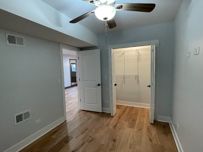 Foto del edificio - 4037 N St Louis Ave