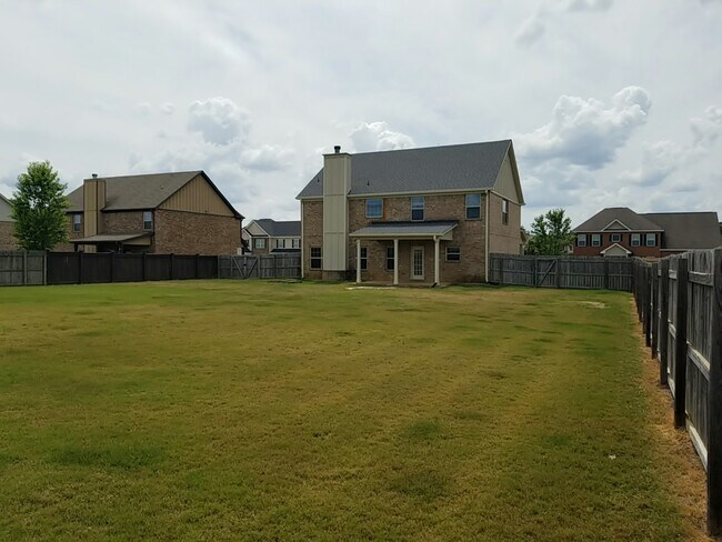 Building Photo - 515 Hialeah Dr