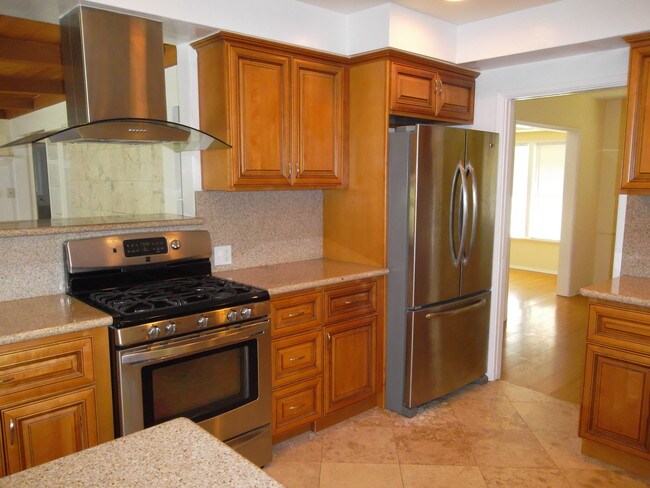 Foto del edificio - 3751 Stone Canyon Ave