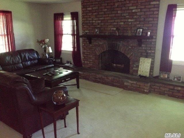 Foto del edificio - 24 Sheppard Ln