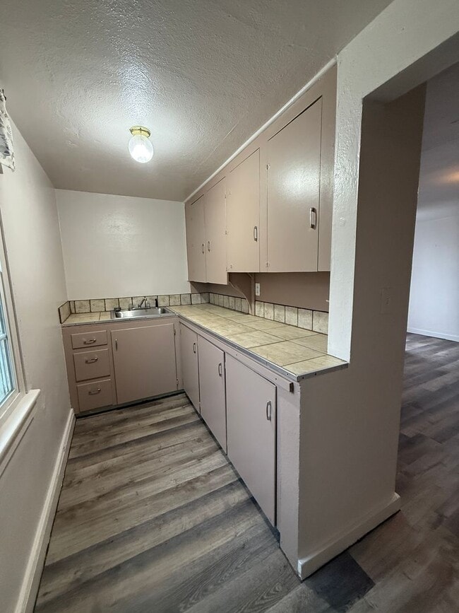 Building Photo - 1071