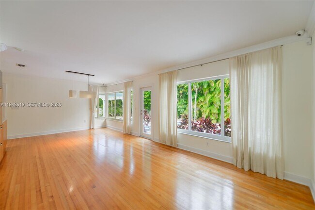 Building Photo - 911 Mariana Ave