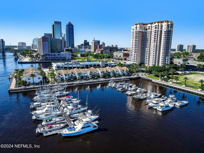 Foto del edificio - 440 E Bay St