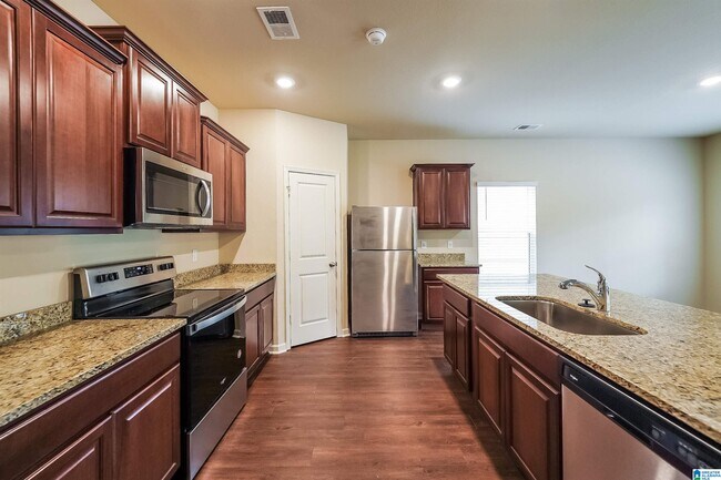 Foto del edificio - 544 Clover Cir