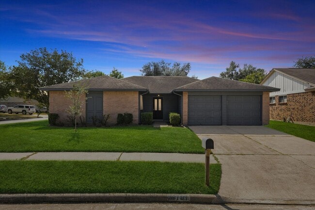 Building Photo - 16703 Pebbleglen Dr