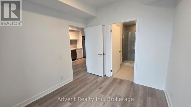 Photo du bâtiment - 1660 Bloor St W