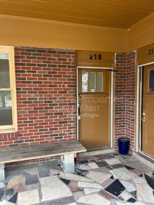 Foto del edificio - 219 S Montreal Ave