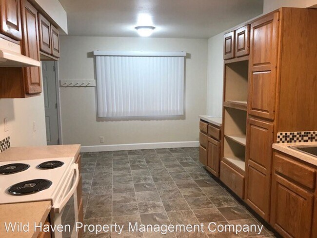Building Photo - 3 br, 1.5 bath House - 306 Mission Dr