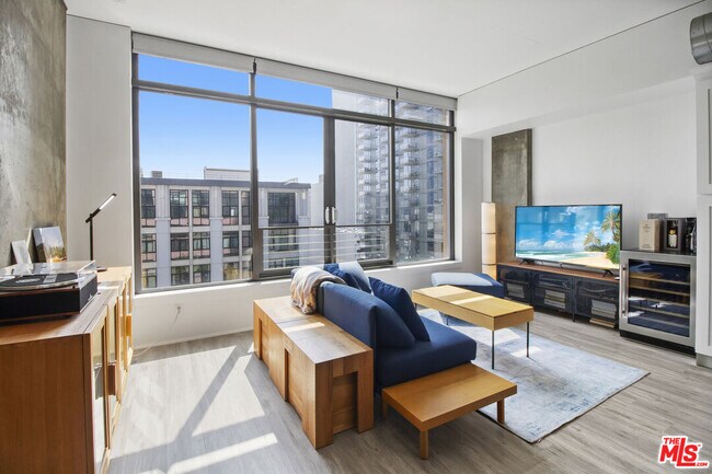 Foto del edificio - 1111 S Grand Ave