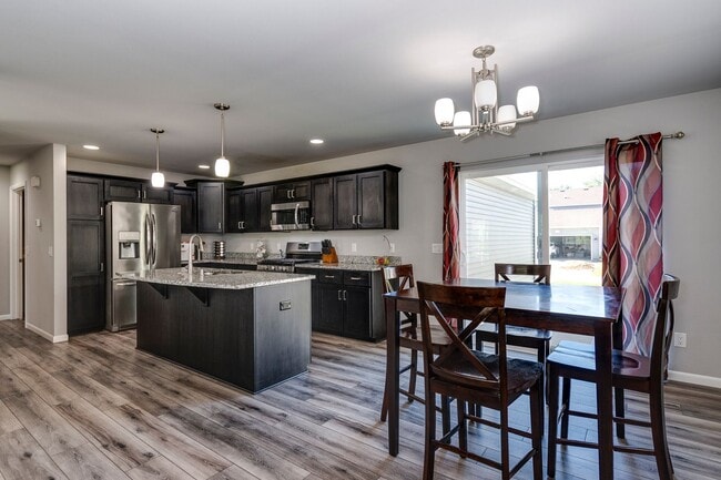 Building Photo - Professionally Managed Home in Convenient ...