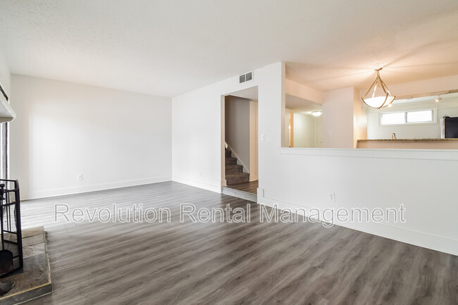 Foto del edificio - 2030 Oak Park Ln