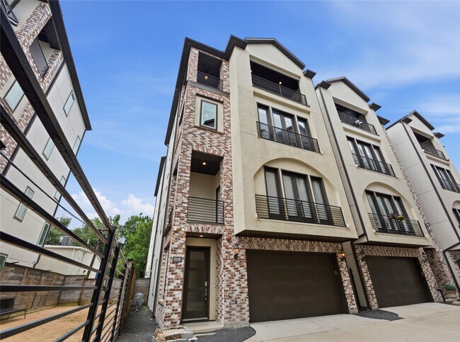 Building Photo - 2119 Taft St