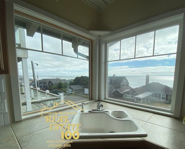 Building Photo - 3550 NW Jetty Ave