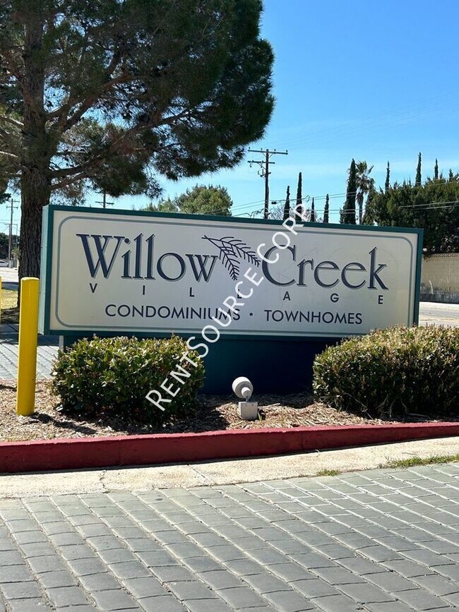 Building Photo - 2 bedroom 2 bathroom Townhome for rent in ...