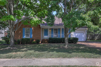 Building Photo - 1523 Birchwood Cir