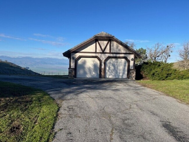 Foto del edificio - Amazing Mountain Views...