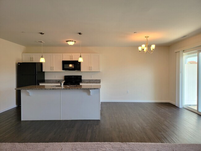 Foto del edificio - 50 Rollins Ln