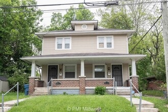 Building Photo - 413 W 40th St