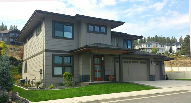 Foto del edificio - 713 W Willapa Ave
