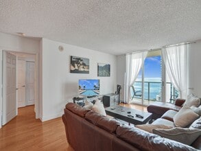 Building Photo - 1155 Brickell Bay Dr