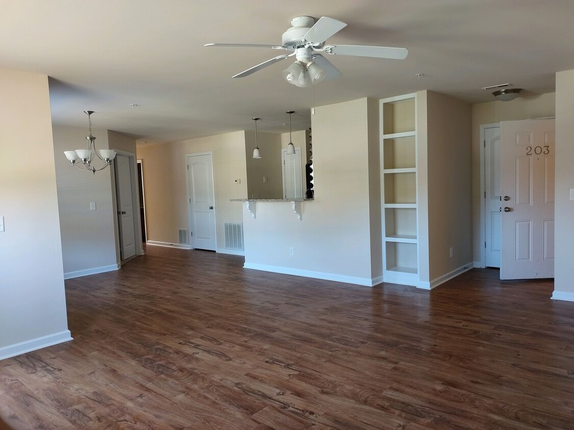 Foto principal - Gorgeous 2 bedroom 2 bath condo on 2nd flo...