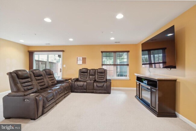 Building Photo - 2711 Thornbrook Ct