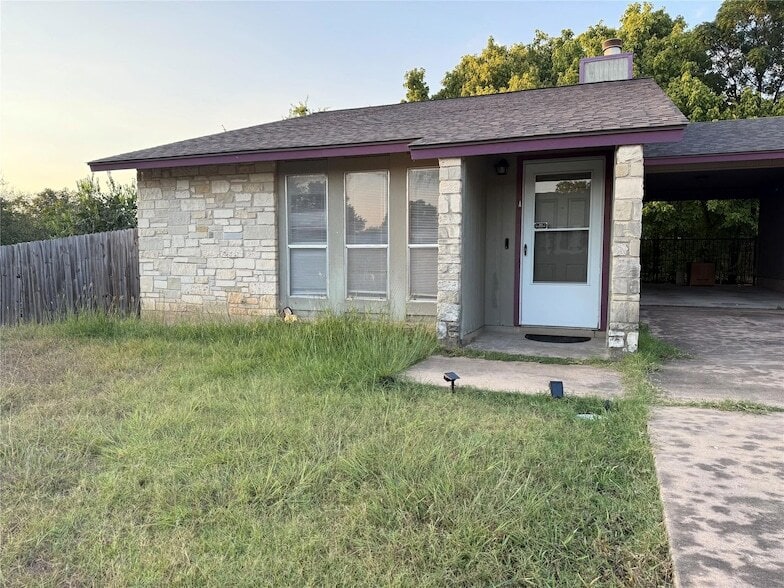 Primary Photo - 704 Greenmeadow Dr