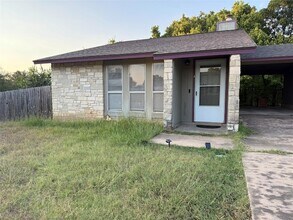 Building Photo - 704 Greenmeadow Dr