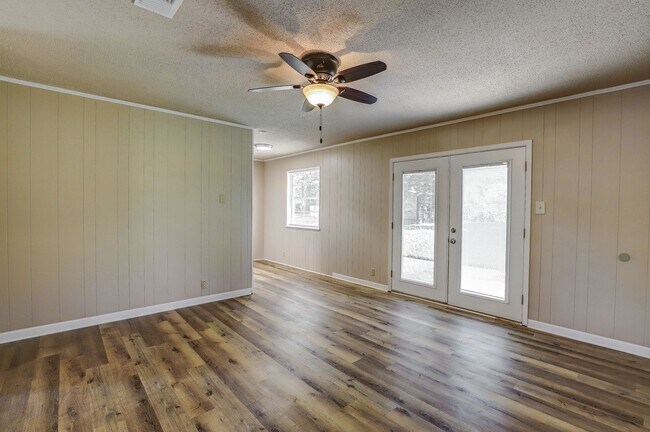 Building Photo - 4225 Lotus Dr