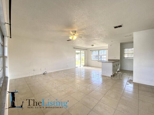 Building Photo - 271 N Evans Cir