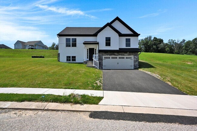 Foto del edificio - Brand New 3 Bed 3 Bath Single Family Home ...