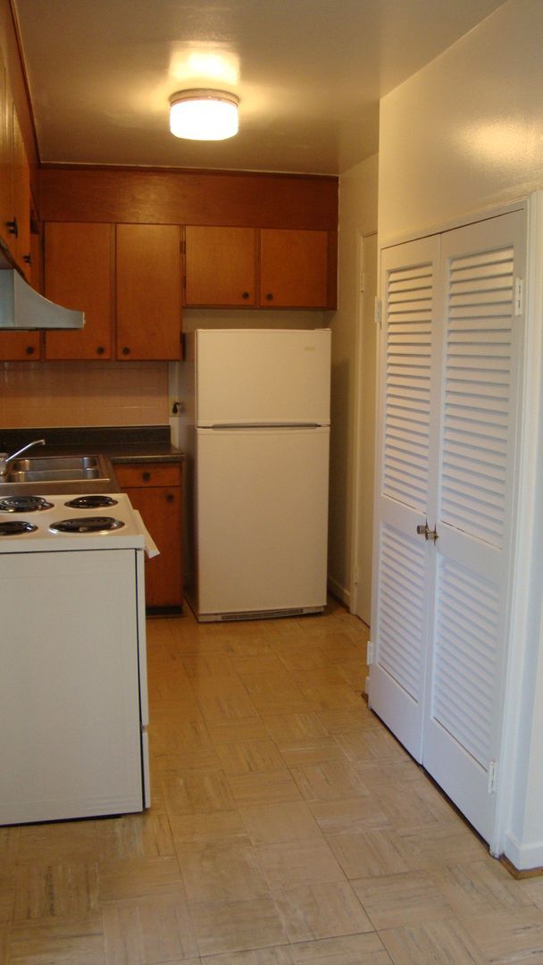 Building Photo - Two Bedroom Townhouse