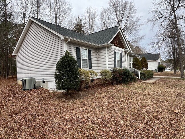 Foto del edificio - Elegant 3 Bedroom, 2 Bath Rental Home in Creedmoor