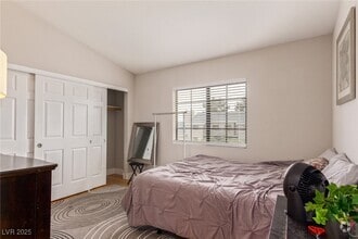 Building Photo - 2840 Blue Bonnet Dr