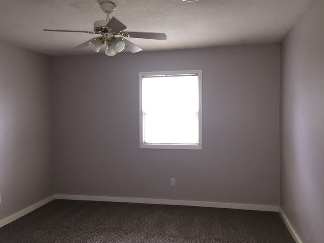 Building Photo - 2 Bedrooms 1 Bath house