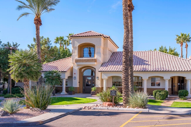 Leasing office - Sonterra Apartments at Paradise Valley