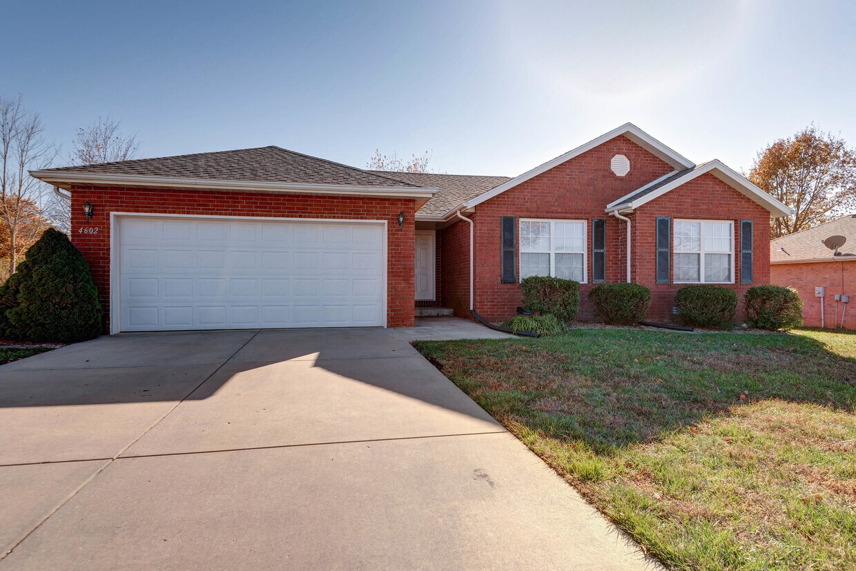 4602 W Bull Run Battle St, Battlefield, MO 65619 House Rental in