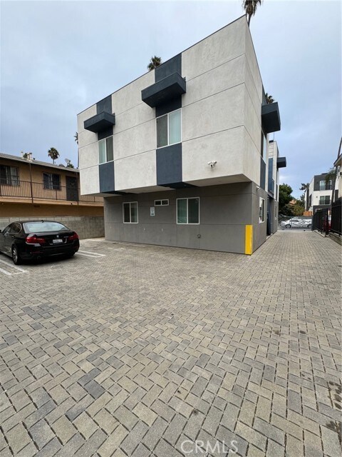 Primary Photo - 621 Normandie Ave