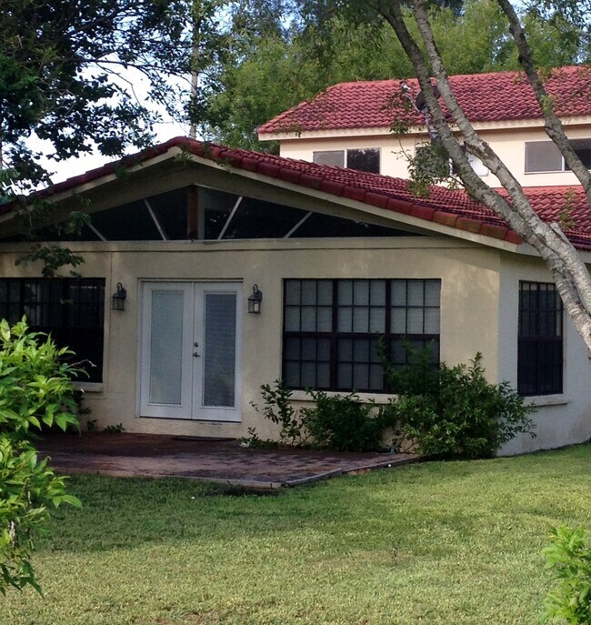 Foto del edificio - 900 Avenida De Leon