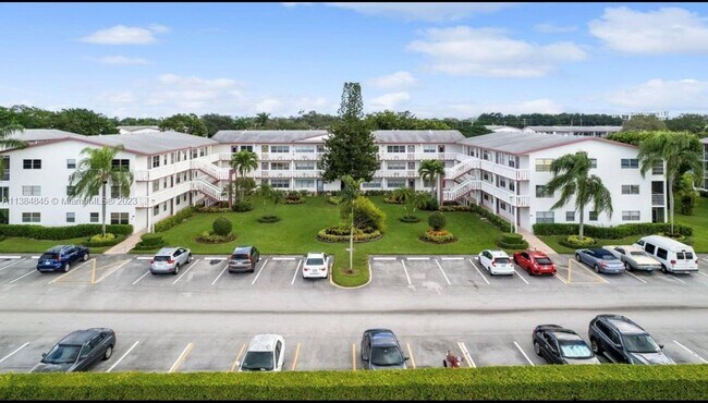 Building Photo - 331 Fanshaw H