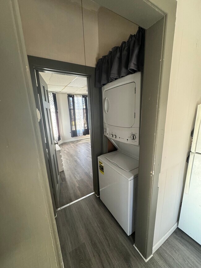 Hallway/ laundry - 500 N George St