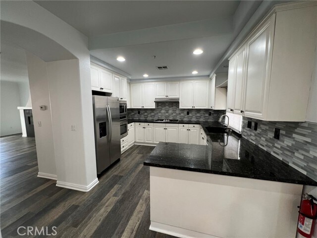 Building Photo - 360 5th St