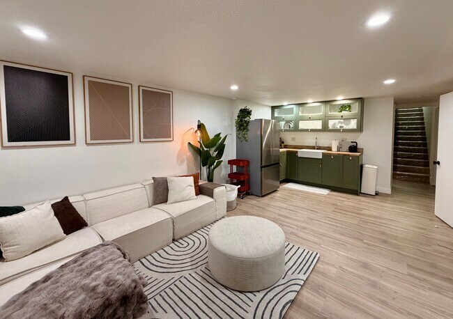 Building Photo - 1011 N Meade Ave