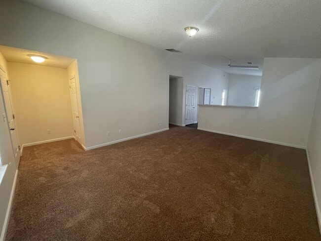 Foto del edificio - 3 bedroom home available in Oak Pointe sub...